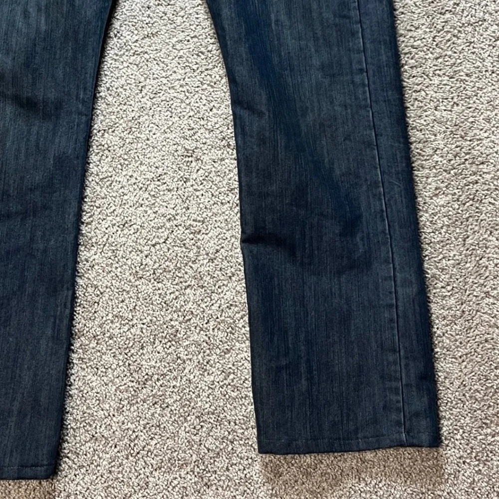 Levis minor topstitching
